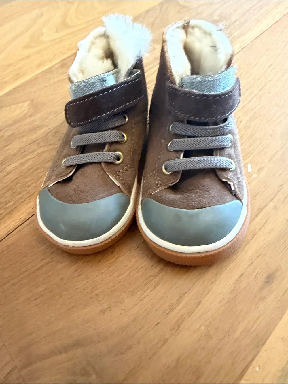 See Kai Run Brown Suede Kids High-Top Boots with Gray Toe new never worn sz 5
